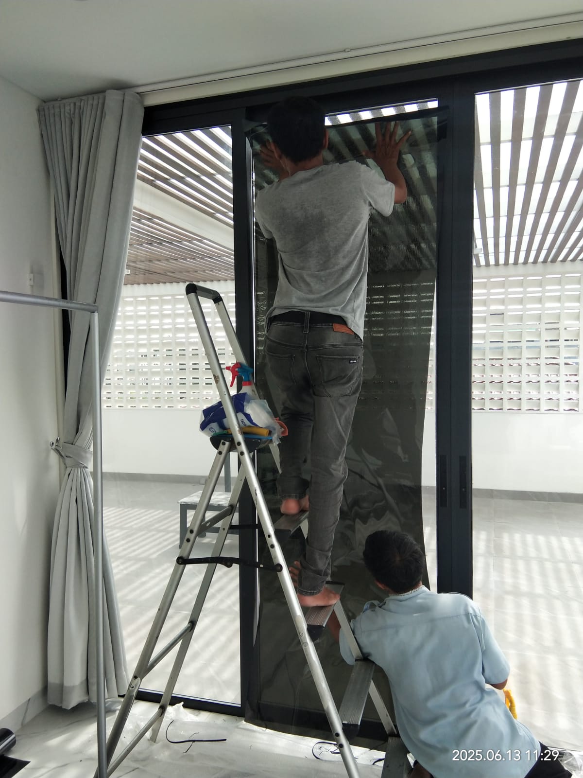 Galeri Solar Shield Indonesia (1) Galeri Solar Shield Indonesia (1)