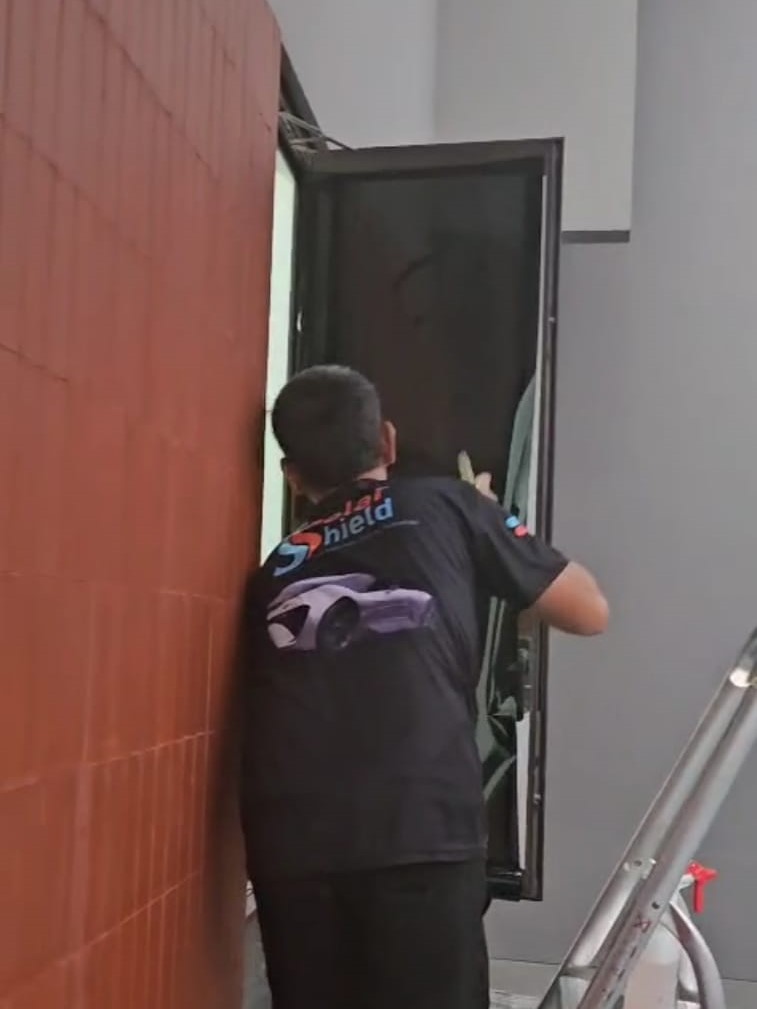 Galeri Solar Shield Indonesia (7) Galeri Solar Shield Indonesia (7)